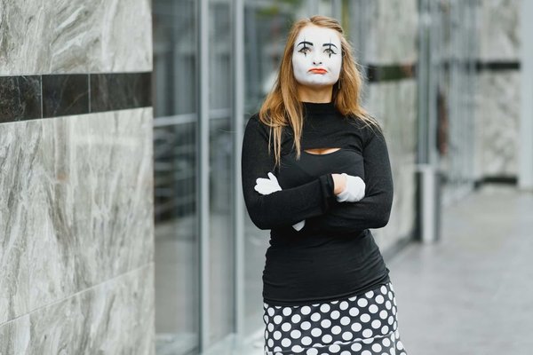 Quelles sont les astuces pour une soirée improvisation théâtrale en famille ?